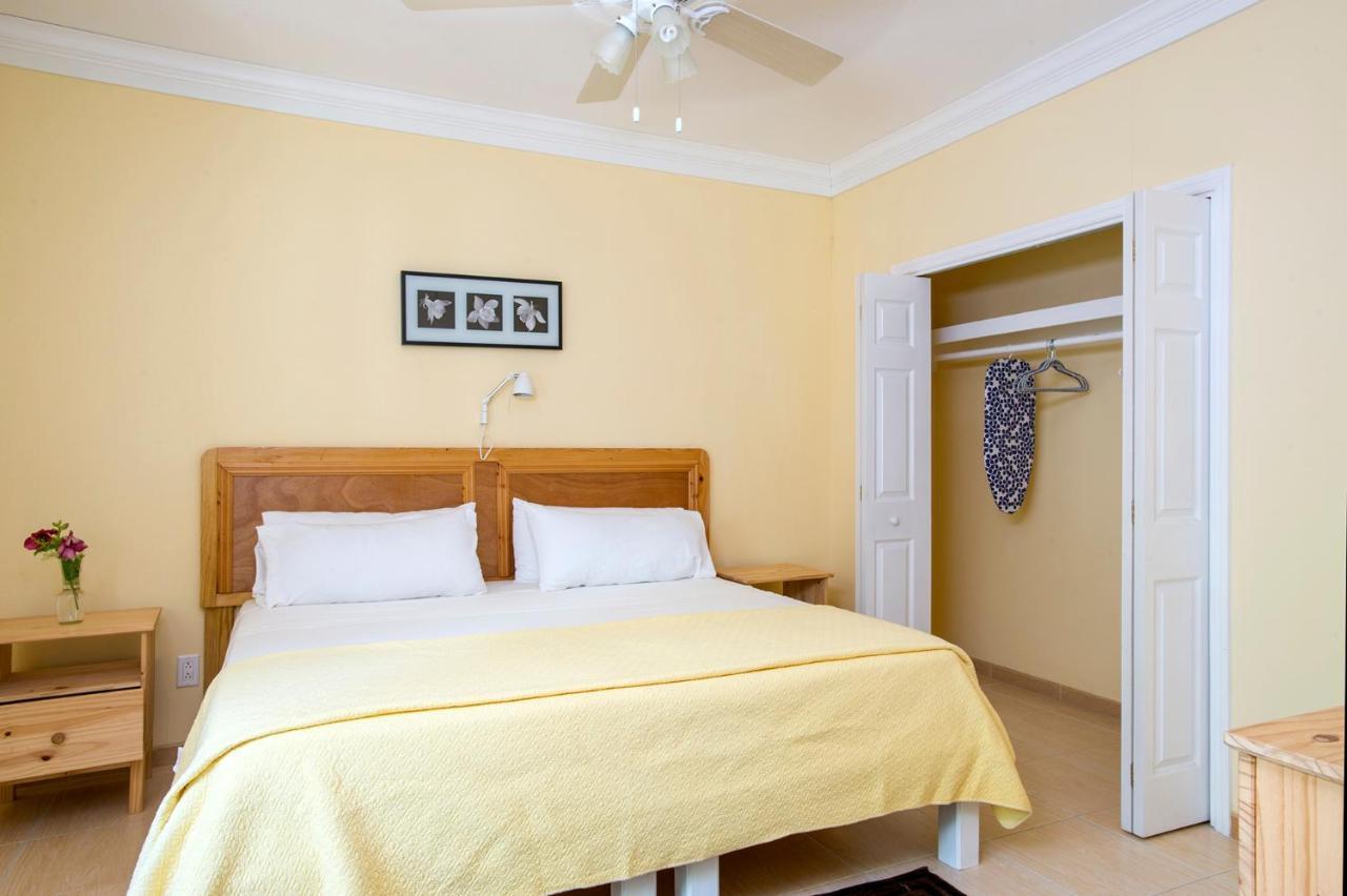 Sir Charles Guest House Palmetto Point Bagian luar foto