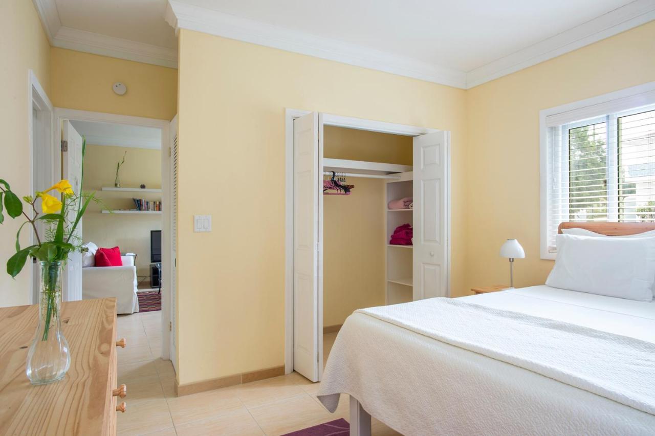 Sir Charles Guest House Palmetto Point Bagian luar foto
