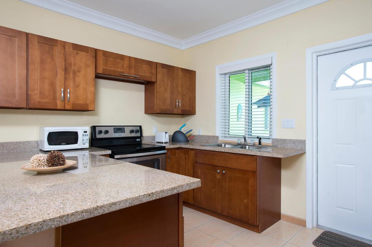 Sir Charles Guest House Palmetto Point Bagian luar foto
