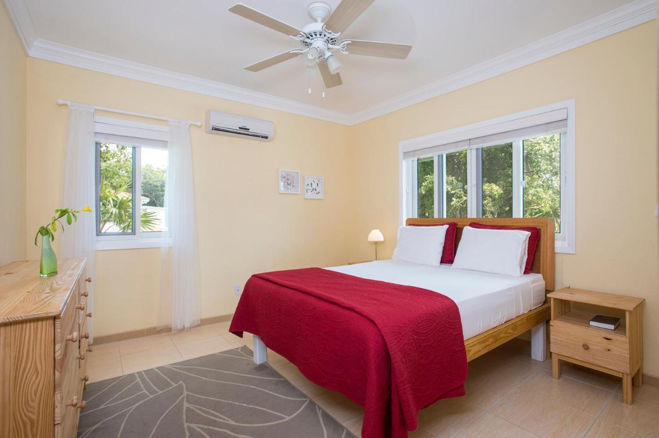Sir Charles Guest House Palmetto Point Bagian luar foto
