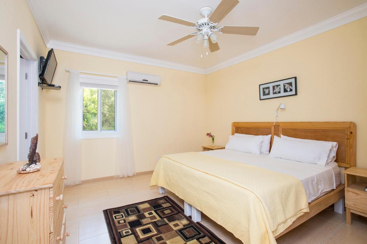 Sir Charles Guest House Palmetto Point Bagian luar foto