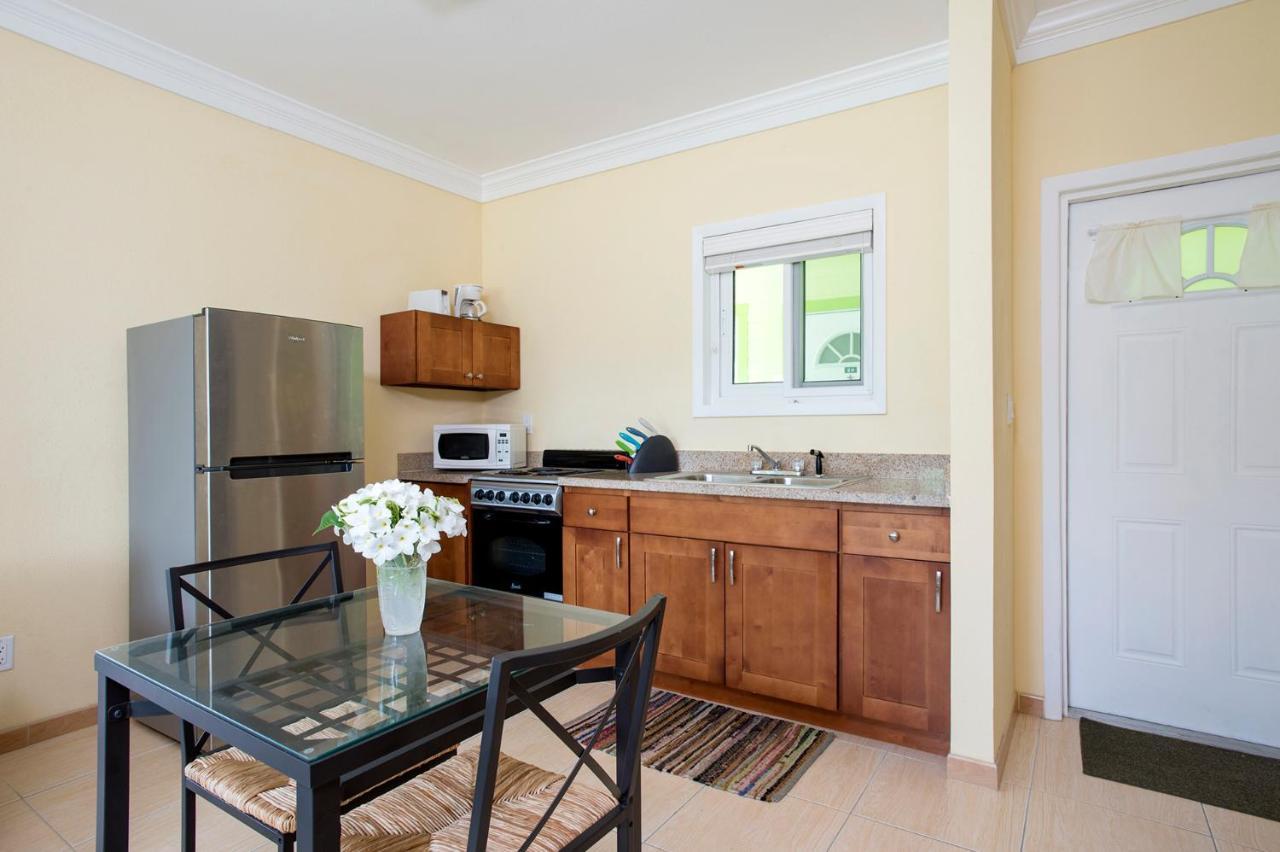 Sir Charles Guest House Palmetto Point Bagian luar foto