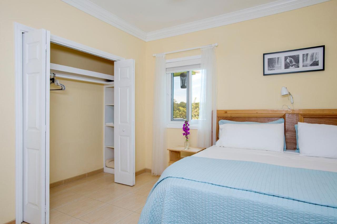 Sir Charles Guest House Palmetto Point Bagian luar foto