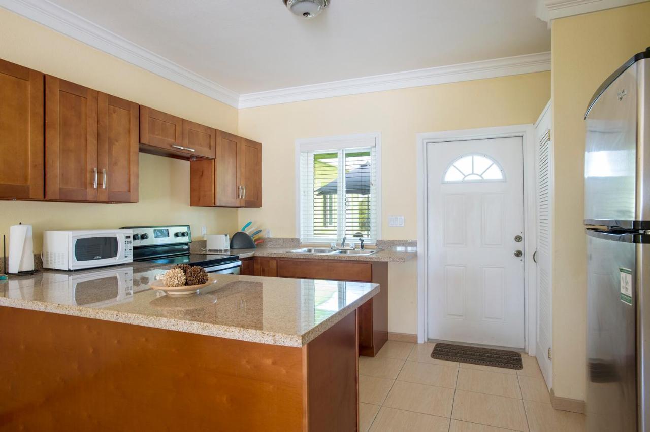 Sir Charles Guest House Palmetto Point Bagian luar foto