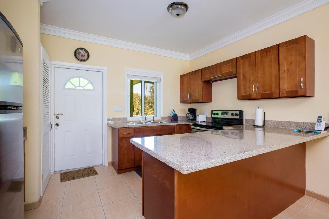 Sir Charles Guest House Palmetto Point Bagian luar foto